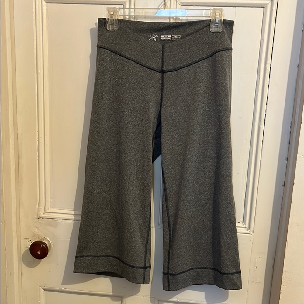 Arcteryx Cropped Flare Yoga Pants